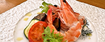 アメーラトマトと魚介のサラダ仕立て　ジェノバソースとトマトのクーリーソース